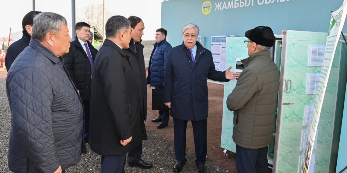 Қасым-Жомарт Тоқаев Байзақ ауданы Талас ауылында орналасқан «Қостөбе-2019» ауыл шаруашылығы өндірістік кооперативіне барды