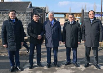 Мемлекет басшысы қарапайым ауыл тұрғынының тұрмыс-тіршілігімен танысу үшін жеке қосалқы шаруашылығын жүргізіп отырған Қостөбе ауылы тұрғынының үйіне барды