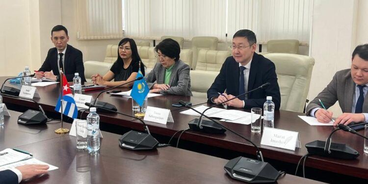 ҚР ДСМ КУБАЛЫҚ ДӘРІГЕРЛЕРМЕН ЫНТЫМАҚТАСТЫҚ МӘСЕЛЕЛЕРІН ТАЛҚЫЛАДЫ