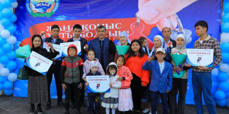 Жамбыл облысы әкімі құландықтарға пәтер кілттерін тапсырды