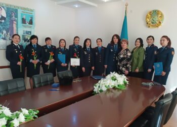 Таразда ҚАЖ департаментінің бастығы аруларды құттықтады