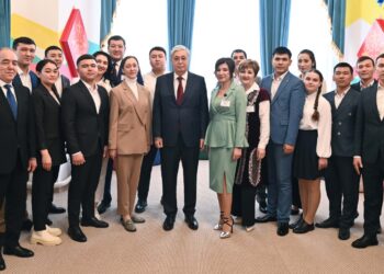 Қасым-Жомарт Тоқаев Ақсай қаласындағы Жастар ресурстық орталығында өңірдің белсенді жастарымен кездесті