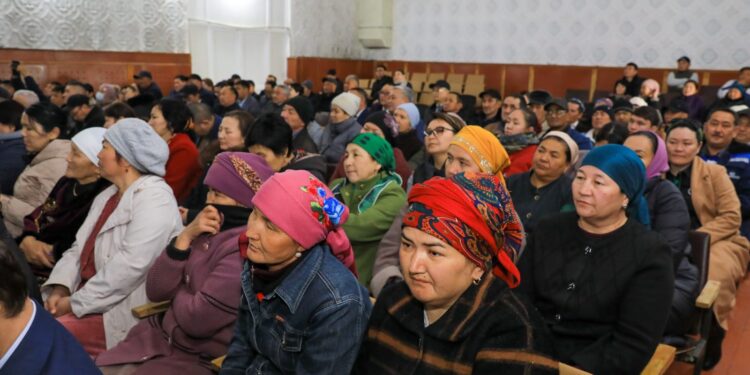 Жамбыл облысы әкімі ауылдықтарды алаңдатқан мәселелерге назар аударды