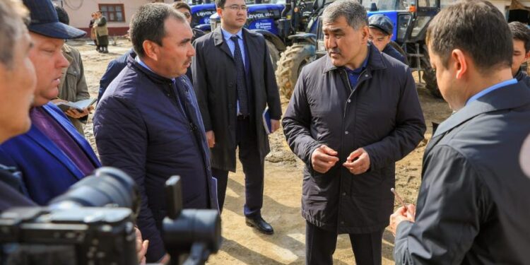 Облыс әкімі Жуалы ауданындағы бірқатар нысандардың жұмысымен танысты