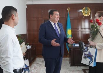 ТАРАЗ ҚАЛАСЫНЫҢ ӘКІМІ БЕЙБІТ КҮННІҢ БАТЫРЛАРЫНА   ҚҰРМЕТ КӨРСЕТТІ
