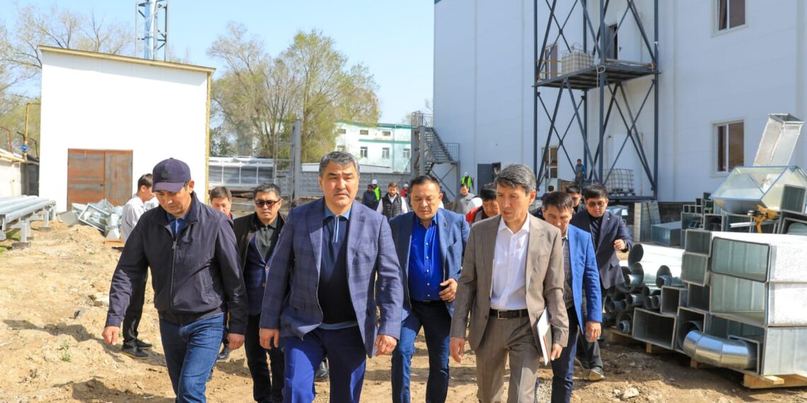 Жамбыл облысы әкімі «ОтарБиофарм» ЖШС-нің жұмысымен танысты