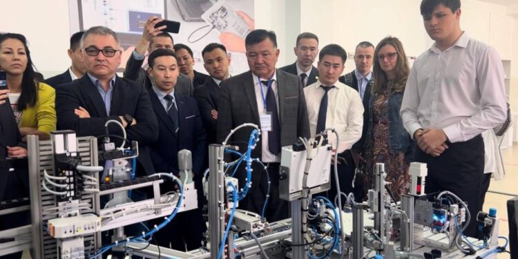 «ZHEIF-2023»: Цифрландыру саласындағы жетістіктер мен мәселелер сараланды