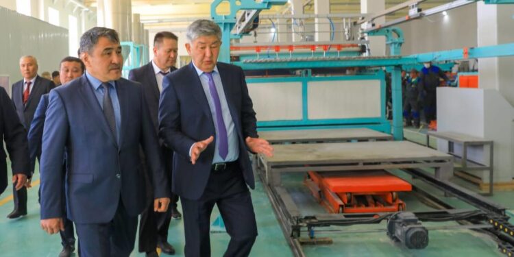ZHEIF-2023: Байзақта картон және қаптама шығаратын бірегей зауыт іске қосылды