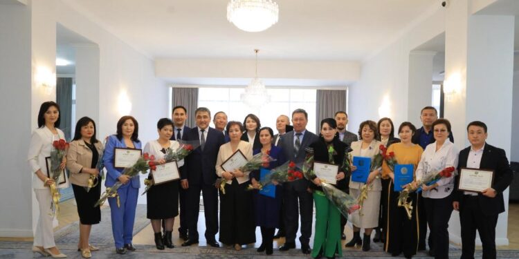 Ғылым саласының қызметкерлері марапатталды