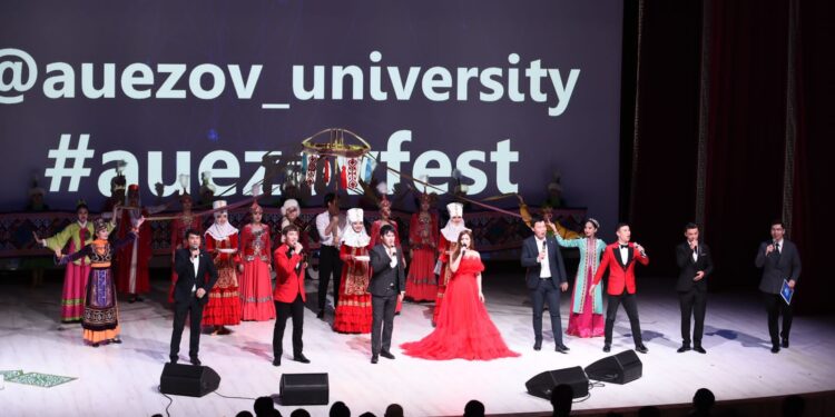 Әуезов университеті Түркістанның Конгрес-холын думанға бөледі