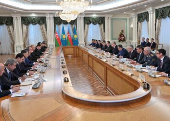 Қазақстан мен Әзербайжан Президенттері кеңейтілген құрамда келіссөздер жүргізді