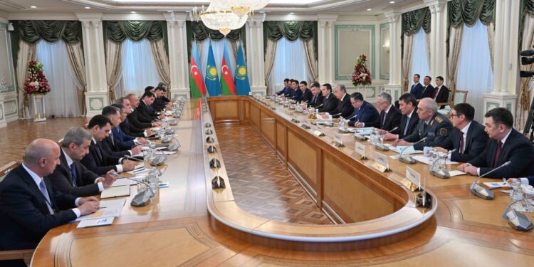 Қазақстан мен Әзербайжан Президенттері кеңейтілген құрамда келіссөздер жүргізді