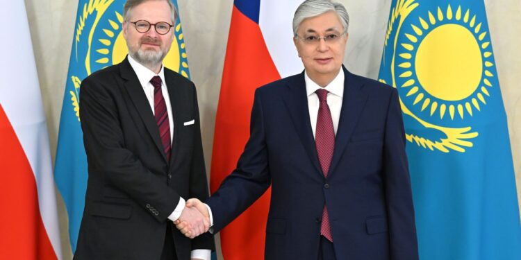 Қасым-Жомарт Тоқаев Қазақстанға ресми сапармен келген Чехия Республикасының Премьер-министрі Петр Фиаланы қабылдады