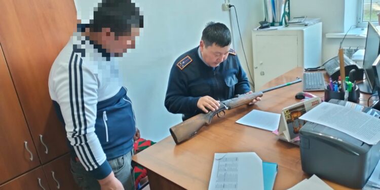 Жамбыл облысының тұрғындары 2 күн ішінде 12 атыс қаруын полицияға тапсырды