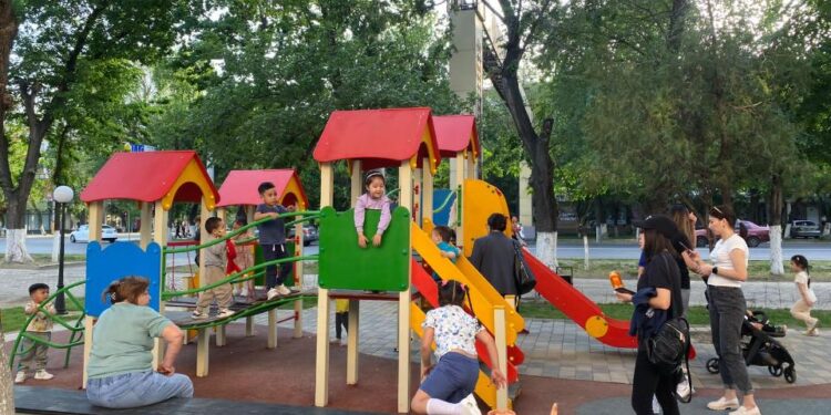 Таразда ойын алаңшасы пайдалануға берілді