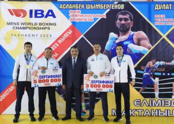 Облыс әкімі әлем чемпионы мен жүлдегеріне пәтер кілттерін табыстады