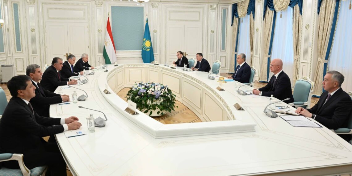 Қазақстан мен Тәжікстан Президенттері шағын құрамда келіссөз жүргізді