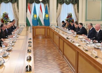Қазақстан мен Тәжікстан Президенттері кеңейтілген құрамда келіссөздер жүргізді