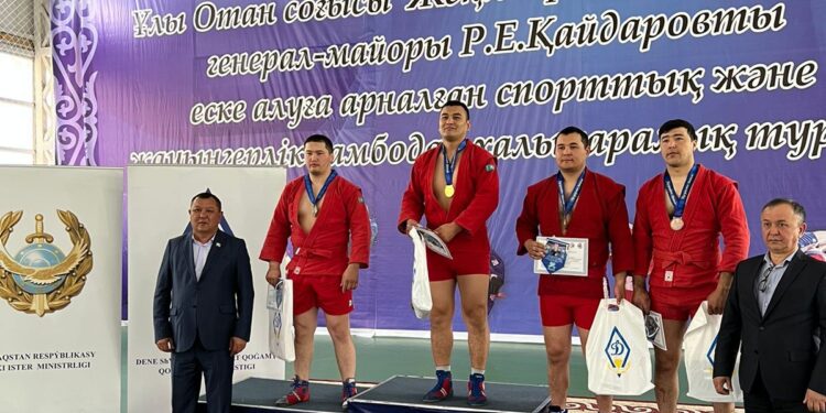 Жамбылдық полицейлер самбодан халықаралық турнирде 2-орын алды