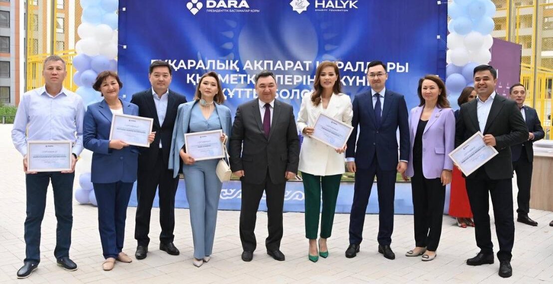 Президент журналистерге пәтер берді