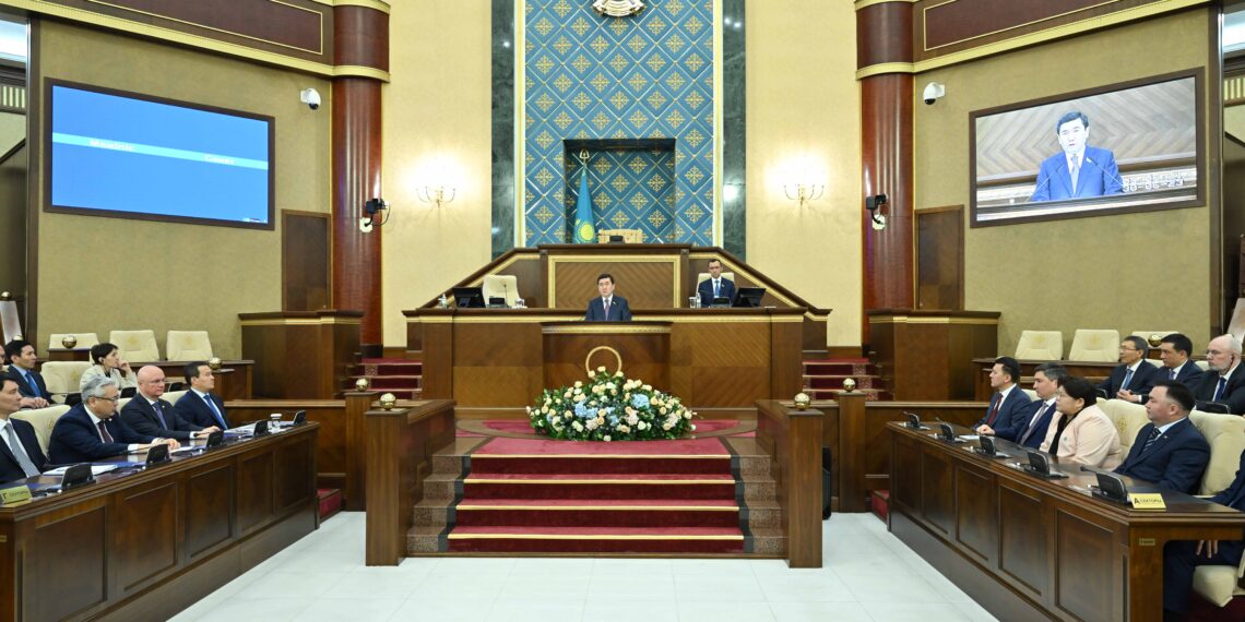 Депутаттары демалысқа кетті: алғашқы сессияда неше заң қабылданды?