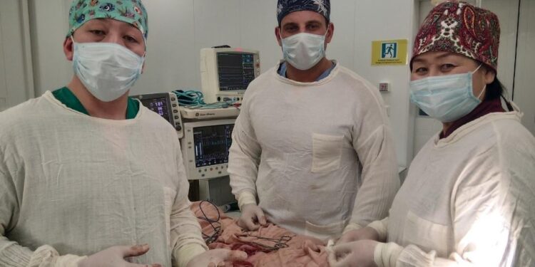 ТАРАЗДЫҚ ДӘРІГЕРЛЕР БАСЫНАН АУЫР ЖАРАҚАТ АЛҒАН БАЛАНЫҢ ӨМІРІН САҚТАП ҚАЛДЫ