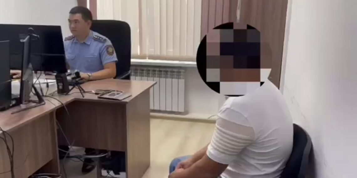 Жамбылдық полицейлер интернет-алаяқтық бойынша күдікке ілінген ер-адамды ұстады