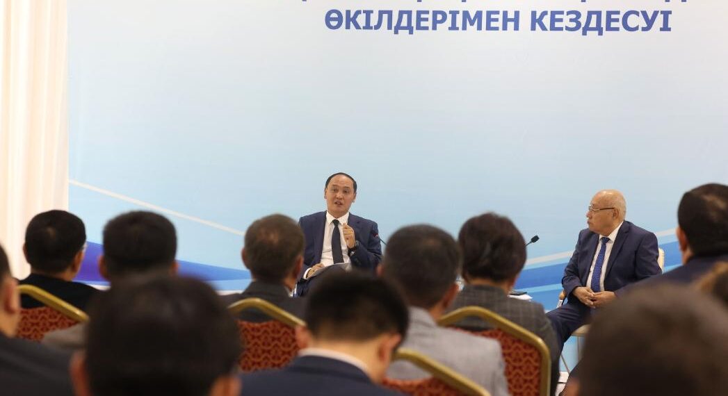 Ербол Қарашөкеев БАҚ өкілдерімен кездесті