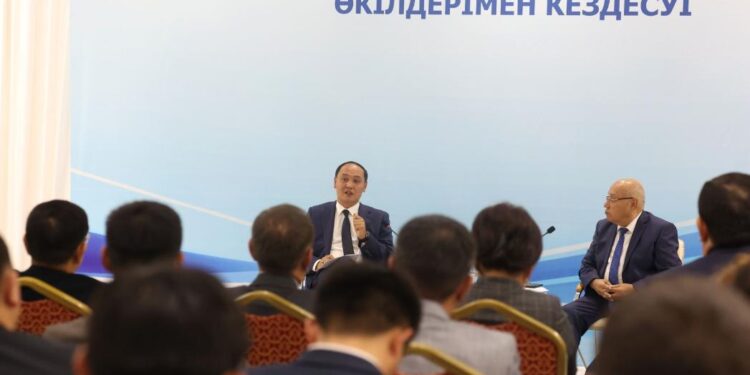 Ербол Қарашөкеев БАҚ өкілдерімен кездесті