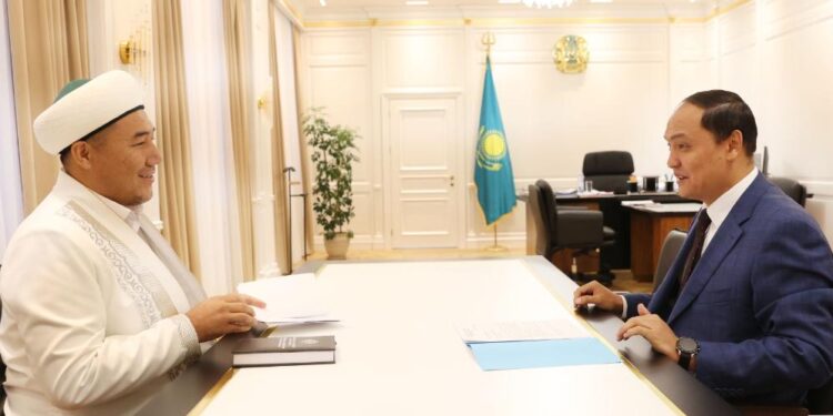 Ербол Қарашөкеев облыстағы діни бірлестіктердің басшыларымен кездесті