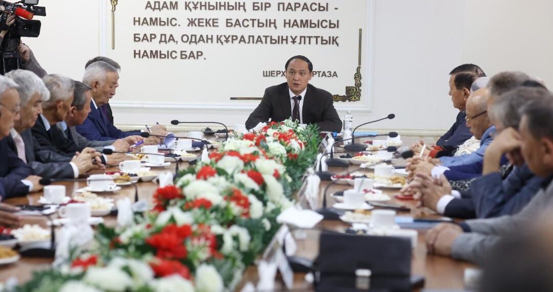Облыс әкімі зиялы қауым, ардагерлермен кездесті