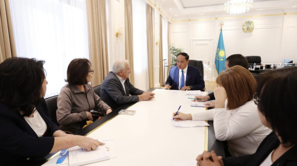 Ербол Қарашөкеев: Білім саласындағы мәселелер жеке бақылауымда болады