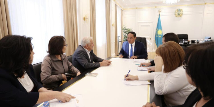 Ербол Қарашөкеев: Білім саласындағы мәселелер жеке бақылауымда болады