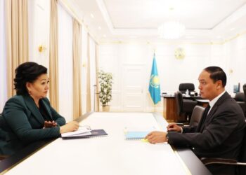 Ербол Қарашөкеев білім саласындағы негізгі мәселелерді талқылады