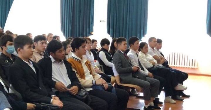 Жамбылдық полицейлер жастарды есірткі сатушылармен бірлесіп күресуге шақырды