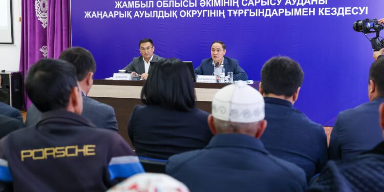 Ербол Қарашөкеев Сарысудағы кәсіпорындардың жұмысымен танысып, тұрғындармен кездесті