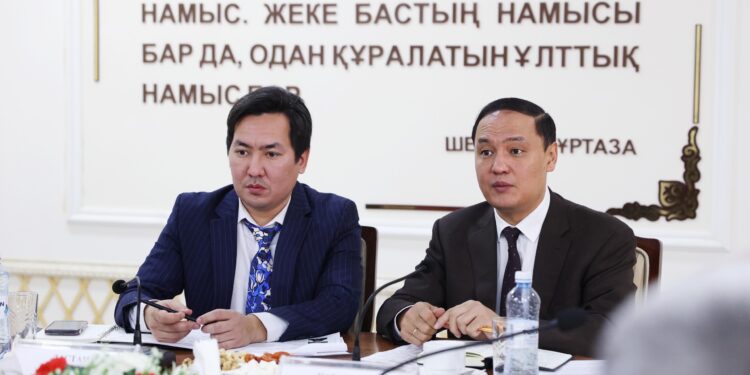 Облыс әкімі үкіметтік емес ұйым өкілдерімен кездесті