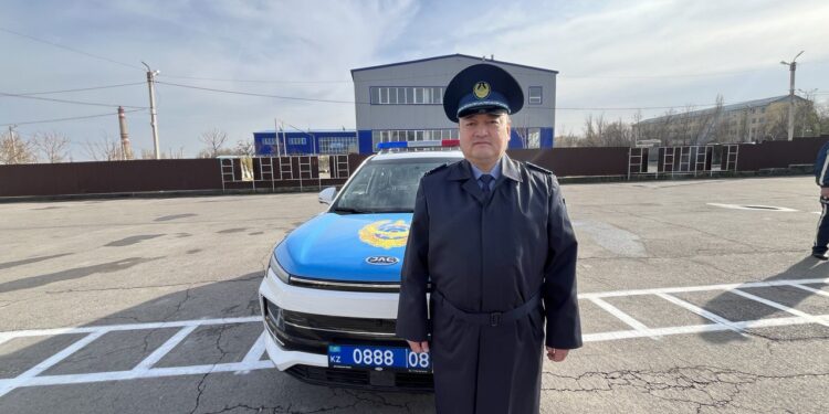 Жамбылдық полицейлерге алғашқы болып отандық өндiрiсте жасалған электромобильдер табыс етілді