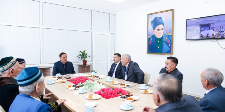 Облыс әкімі ардагерлермен кездесті