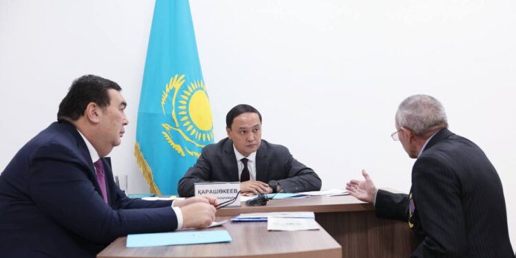 Облыс әкімі азаматтарды жеке қабылдады