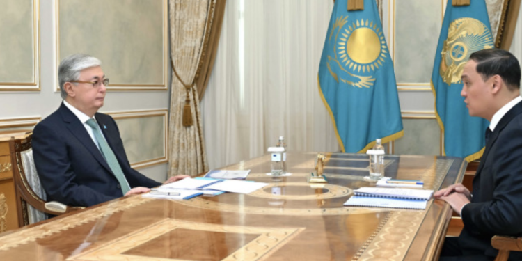ТОҚАЕВ ҚАРАШӨКЕЕВТІ ҚАБЫЛДАДЫ