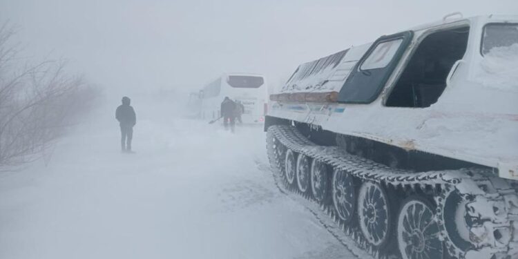 Қазақстанның 14 өңірінде жолдар жабылды