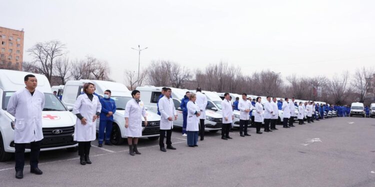 Жамбыл облысында медициналық мекемелерге 40 жедел жәрдем көлігі берілді