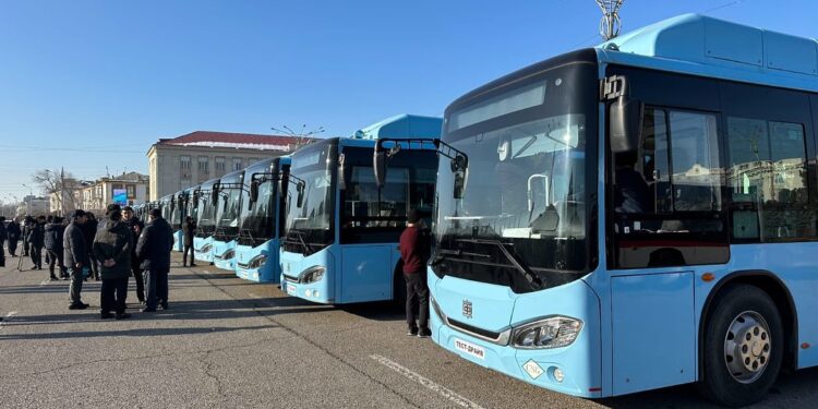 Таразға 24 су жаңа қоғамдық көлік жеткізілді
