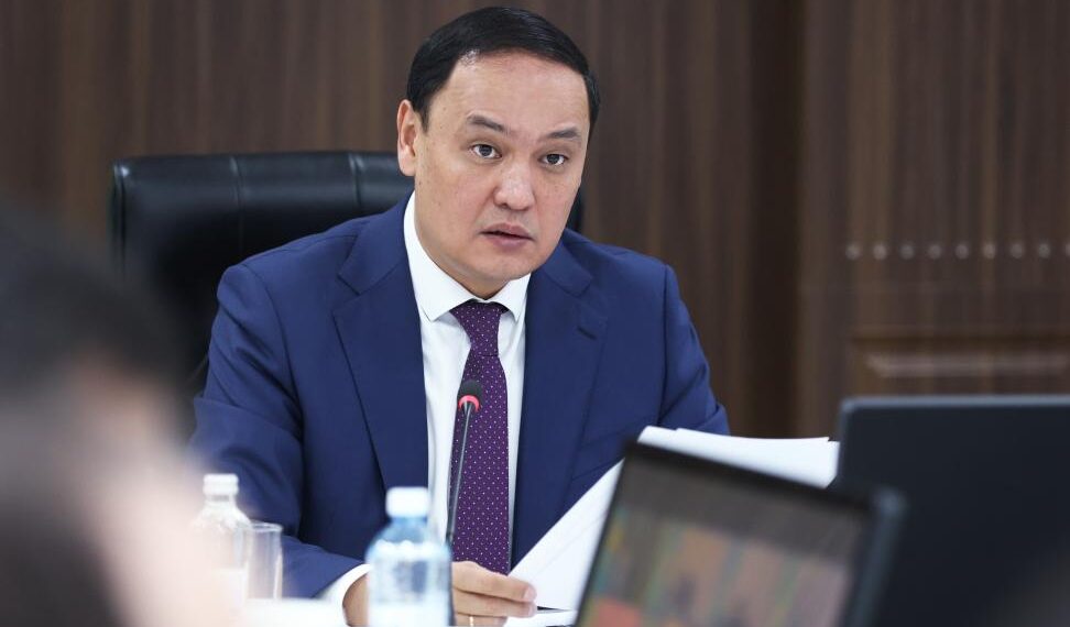 Қарашөкеев азық-түлік бағасын арттырған кәсіпкерлерді жауапкершілікке тартуды тапсырды