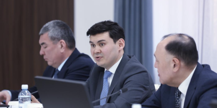 ӘКІМ ОРЫНБАСАРЫ: «КӘСІПКЕР БЛОГЕРЛЕРДІ ЖАЛДАП, ҚАРЫЗЫН ТӨЛЕМЕУДІҢ АМАЛЫН ЖАСАУДА»
