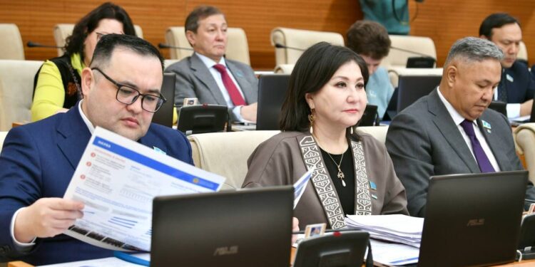 НҰРЫМОВА ҚОЛӨНЕРШІЛЕР ОРТАЛЫҒЫН ҚҰРУ ТУРАЛЫ ҰСЫНЫС БЕРДІ