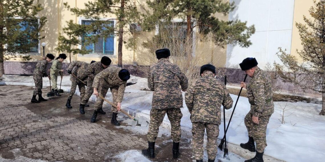 Қарулы күштердің әскери қызметшілері «Тазару күні» акциясын қолдады