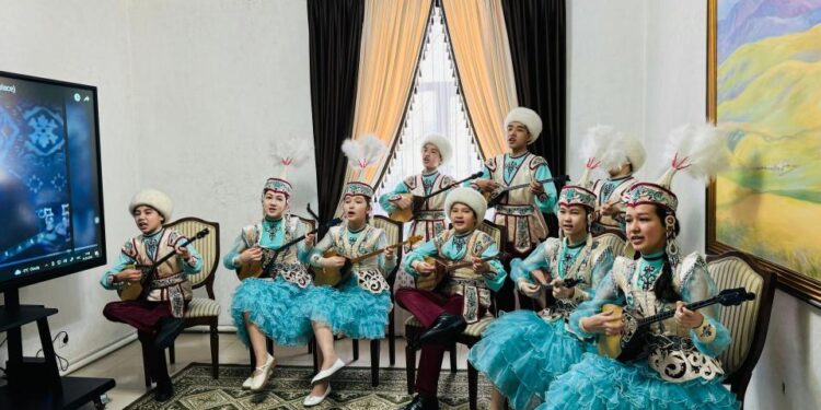 Таразда айтыскер ақындар орталығы ашылды