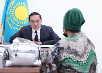 «Баспана, жұмыс, көмек». Облыс әкімі жамбылдықтарды қабылдады